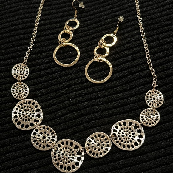 Rose Gold & Gold Fashion Necklace & Earrings sets. - Picture 5 of 5